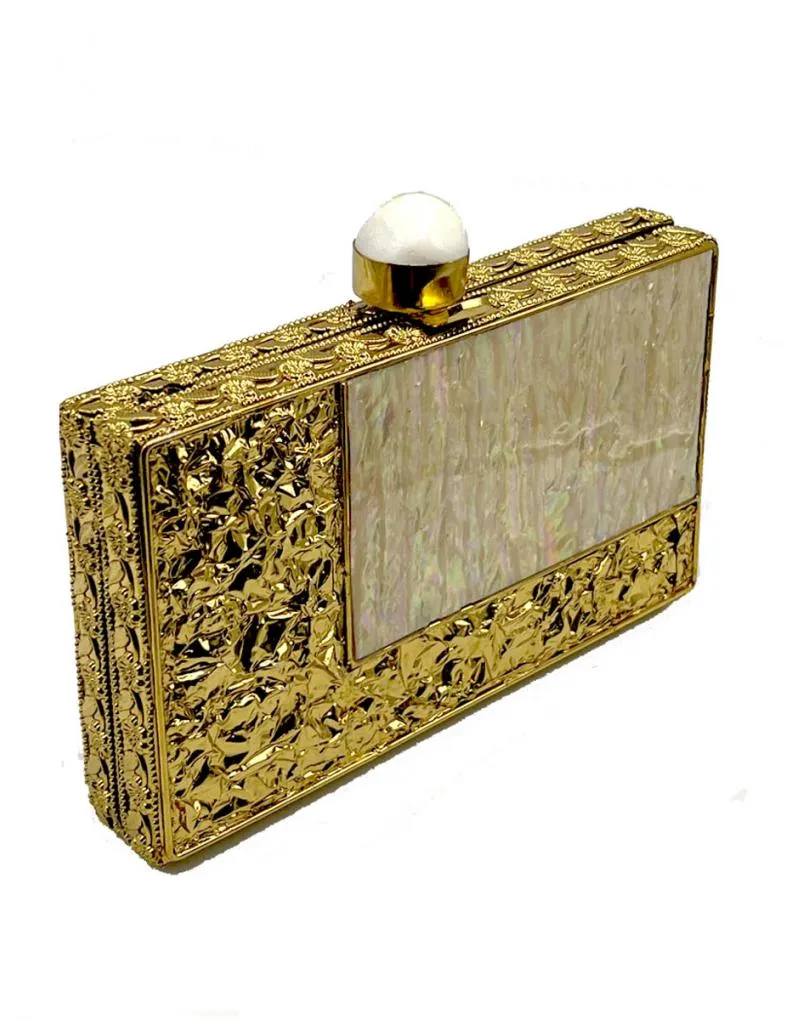 BOLSO DORADO TIPO CLUTCH. UNA JOYA ÚNICA PARA FIESTAS Y EVENTOS