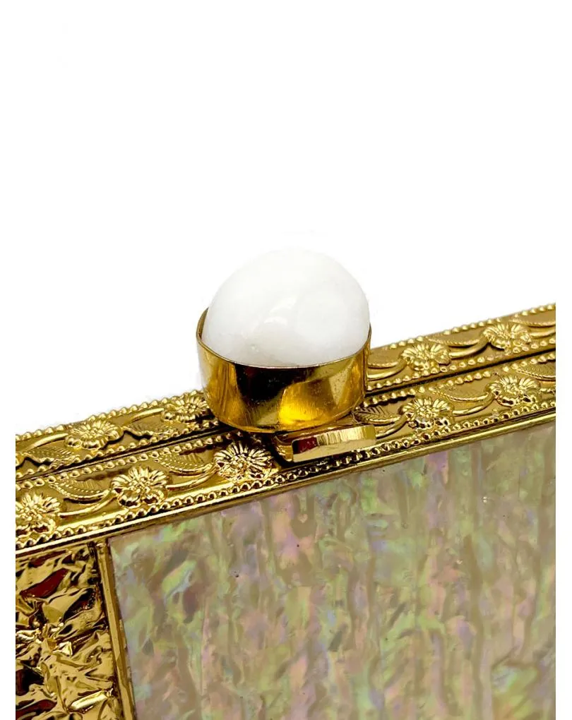 BOLSO DORADO TIPO CLUTCH. UNA JOYA ÚNICA PARA FIESTAS Y EVENTOS