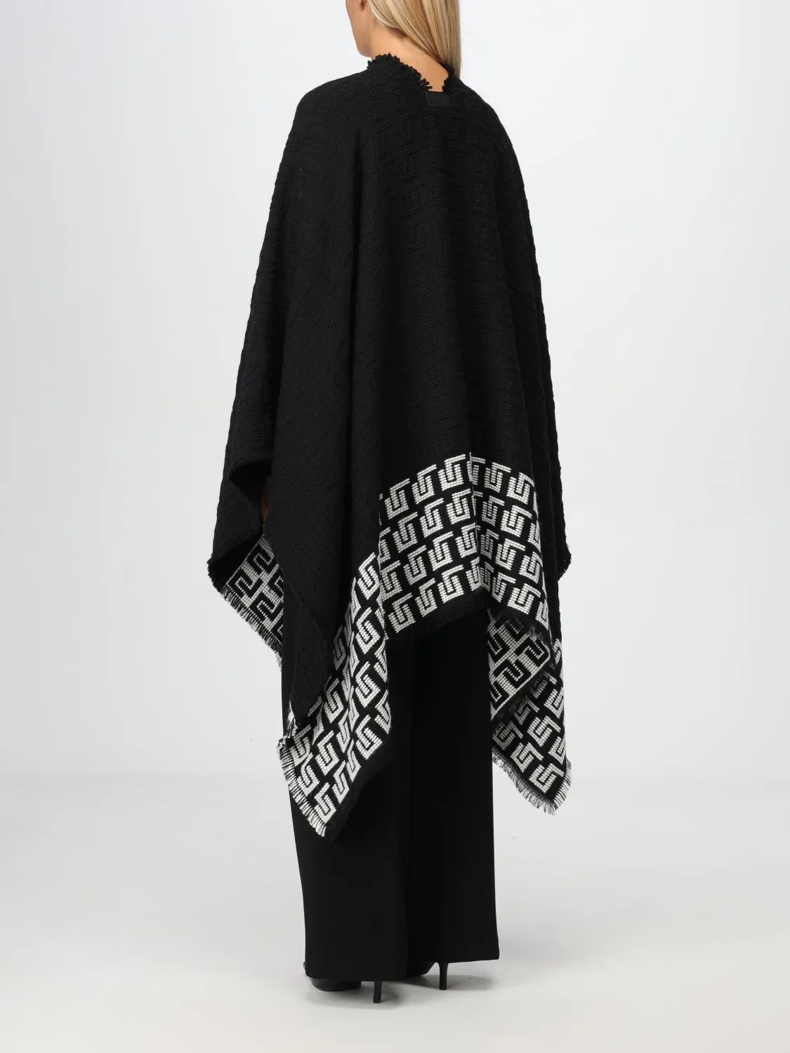 Capa mujer Liviana Conti