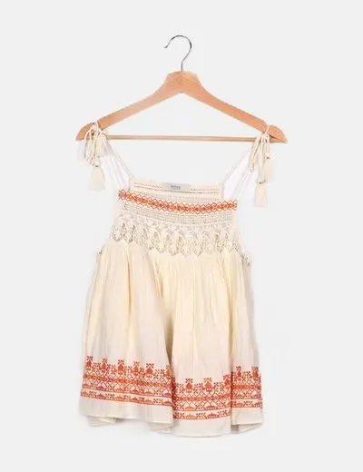 Hoss Intropia Blusa blanco roto bordados detalle borlas