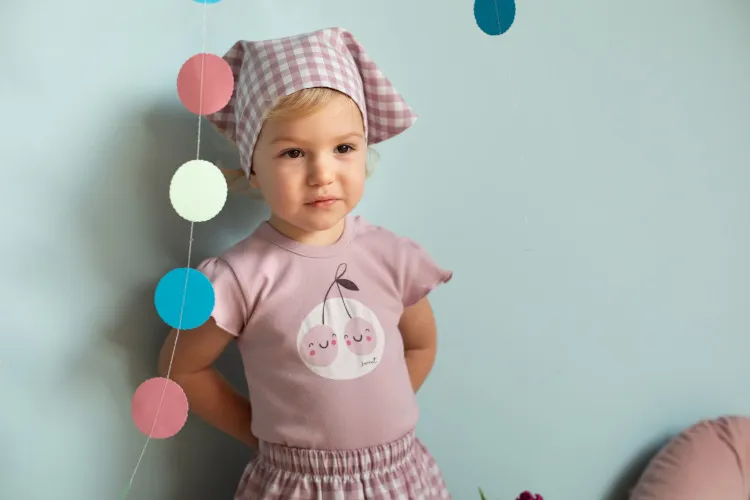 Pañuelo rosa de niña colección Sweet Cherry