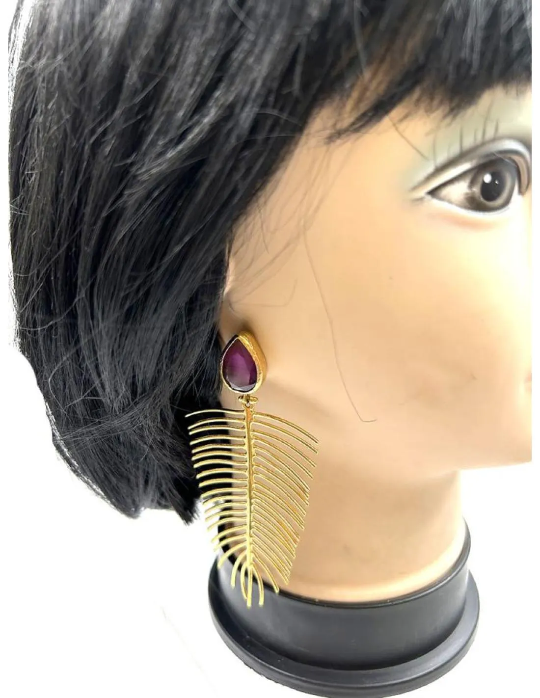 PENDIENTES LARGOS GRANATES Y DORADOS PARA FIESTA Y EVENTOS