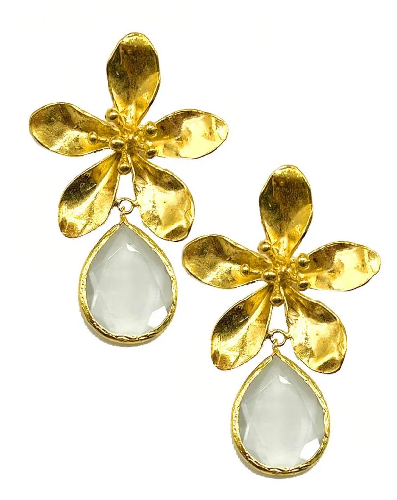 PENDIENTES MUJER LARGOS BLANCOS Y DORADOS DISEÑO DE FLOR CON LÁGRIMA