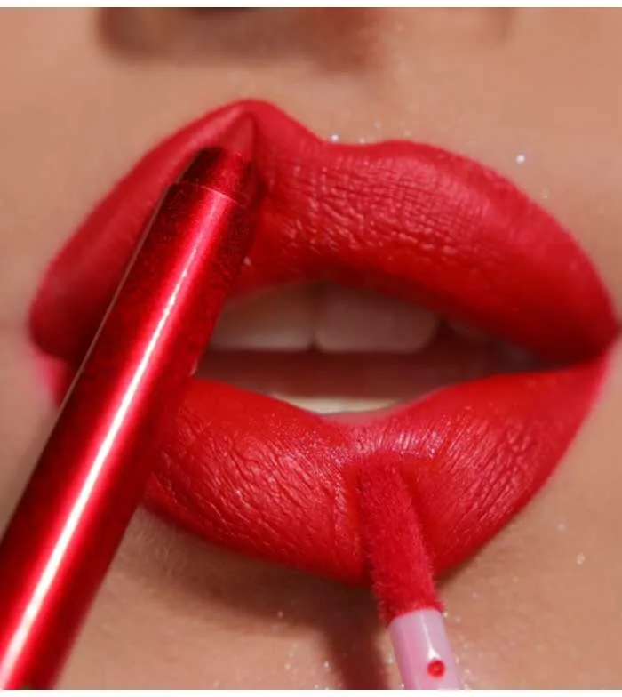 REVOLUTION  *THE GRINCH X REVOLUTION*  KIT DE LABIOS LITTLE MAX
