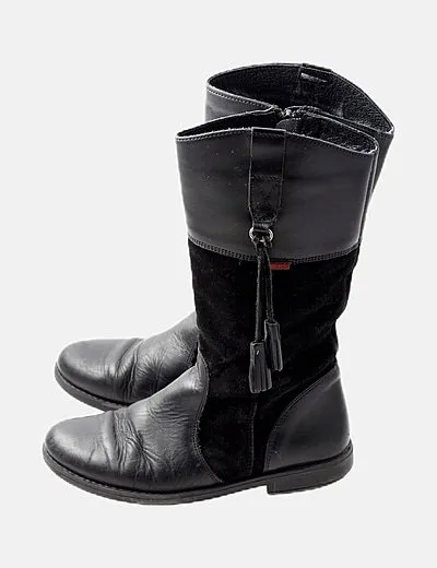 Yowas Bota negra detalle borlas